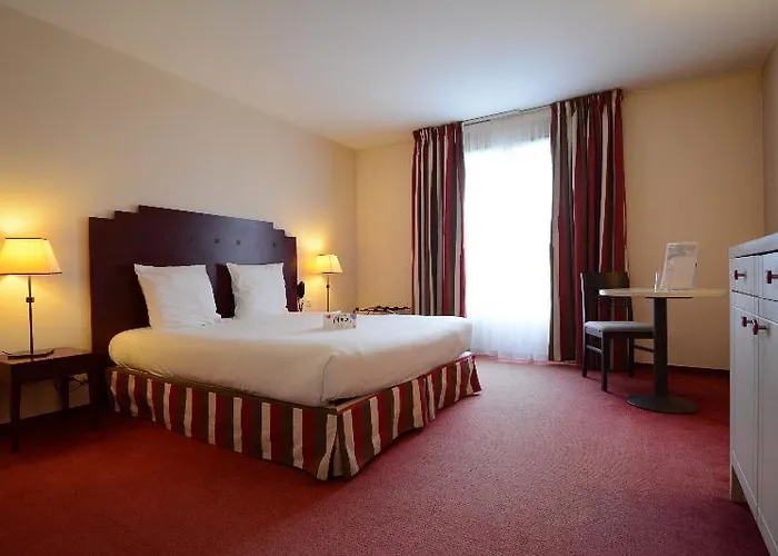 Hotel Cerise Chatou